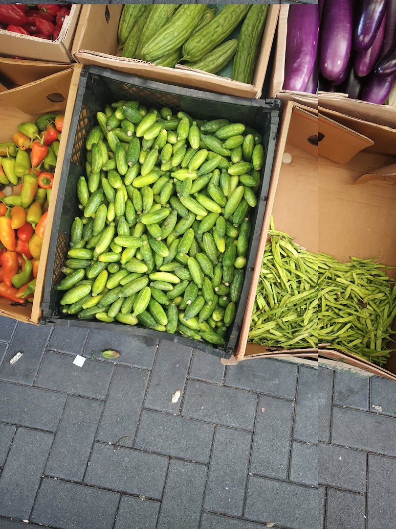 Frisches Gemüse am Verkaufsstand des WORLDFOOD Indian Grocery Store
